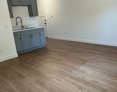 4568 Edgewood Place - Photo Thumbnail 2