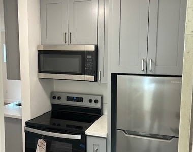4568 Edgewood Place - Photo Thumbnail 5