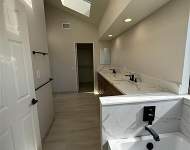 1511 Dab Court - Photo Thumbnail 11