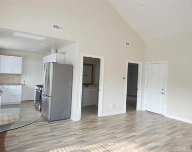 3028 Wauneta - Photo Thumbnail 10
