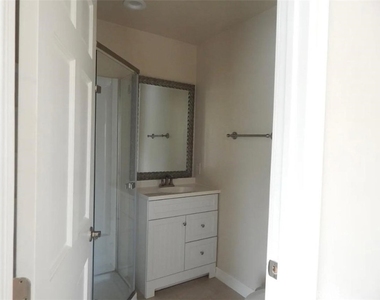 3028 Wauneta - Photo Thumbnail 12