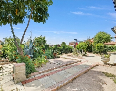 2305 Sesmas Street - Photo Thumbnail 4