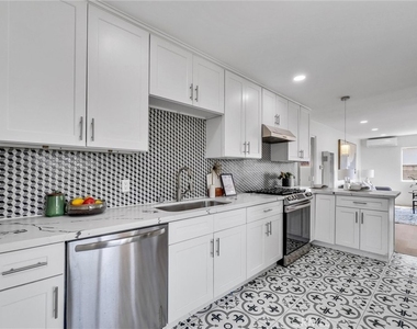 2305 Sesmas Street - Photo Thumbnail 12