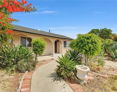 2305 Sesmas Street - Photo Thumbnail 3