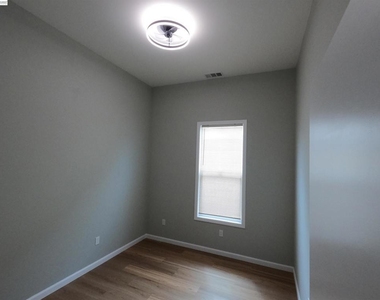 720 Foothill Blvd - Photo Thumbnail 4