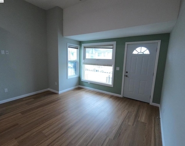 720 Foothill Blvd - Photo Thumbnail 2