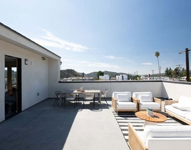 6320 Garvanza Avenue - Photo Thumbnail 9