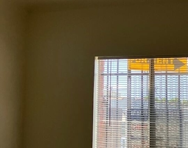 429 1/4 W Queen Street - Photo Thumbnail 4