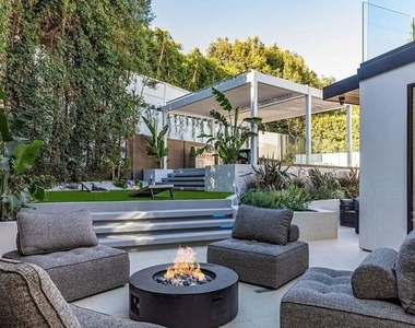 1271 Sunset Plaza Drive - Photo Thumbnail 22