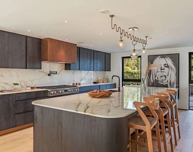 1271 Sunset Plaza Drive - Photo Thumbnail 10