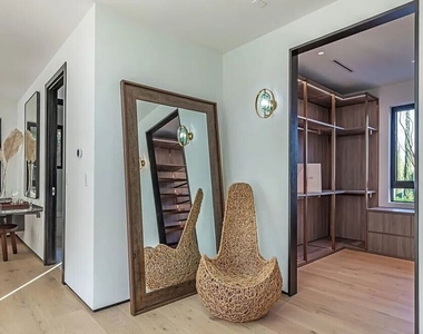 1271 Sunset Plaza Drive - Photo Thumbnail 16