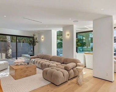 1271 Sunset Plaza Drive - Photo Thumbnail 5