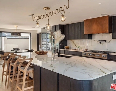 1271 Sunset Plaza Drive - Photo Thumbnail 9