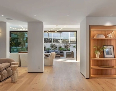 1271 Sunset Plaza Drive - Photo Thumbnail 6