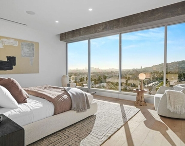 7135 Hollywood Boulevard - Photo Thumbnail 25