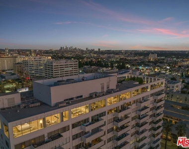 7135 Hollywood Boulevard - Photo Thumbnail 37