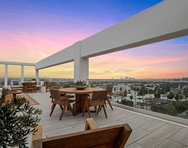 7135 Hollywood Boulevard - Photo Thumbnail 5