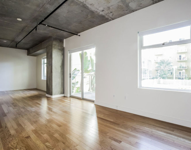 645 W 9th Street - Photo Thumbnail 8