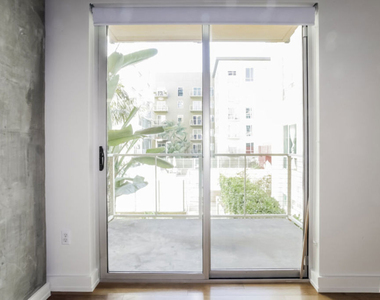 645 W 9th Street - Photo Thumbnail 13