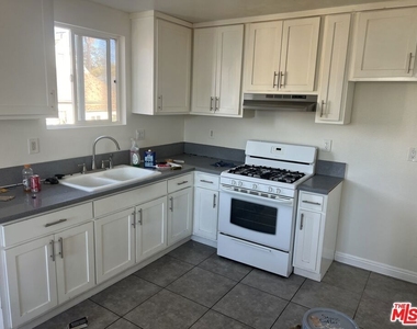 225 E 30th Street - Photo Thumbnail 2