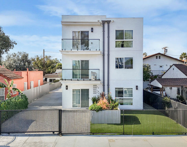 2057 2/4 S Garth Avenue - Photo Thumbnail 39