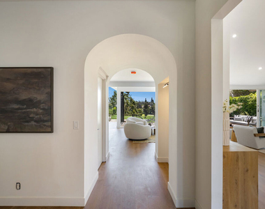 992 Napoli Drive - Photo Thumbnail 2