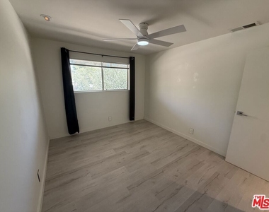 2857 N Los Felices Road - Photo Thumbnail 3