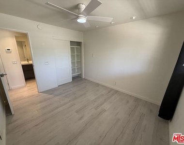 2857 N Los Felices Road - Photo Thumbnail 5
