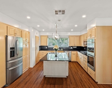 17537 Margate Street - Photo Thumbnail 5