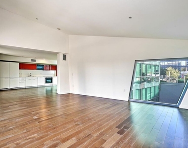 901 S Flower Street - Photo Thumbnail 25