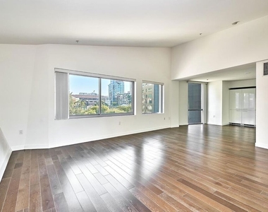 901 S Flower Street - Photo Thumbnail 24