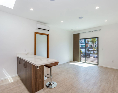 8012 Zeus Dr - Photo Thumbnail 6