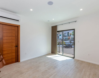 8012 Zeus Dr - Photo Thumbnail 16