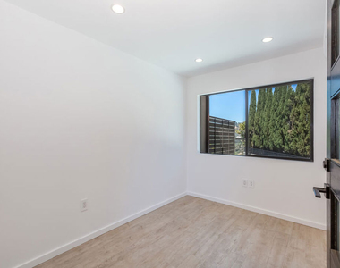8012 Zeus Dr - Photo Thumbnail 27