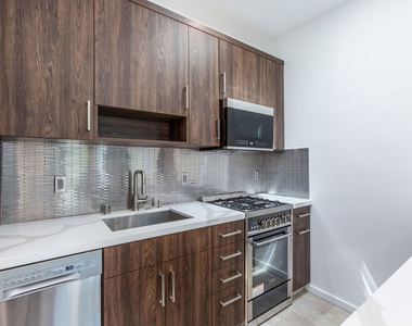 8012 Zeus Dr - Photo Thumbnail 9