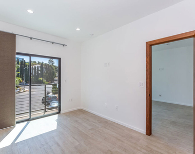 8012 Zeus Dr - Photo Thumbnail 18
