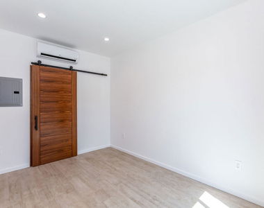 8012 Zeus Dr - Photo Thumbnail 22