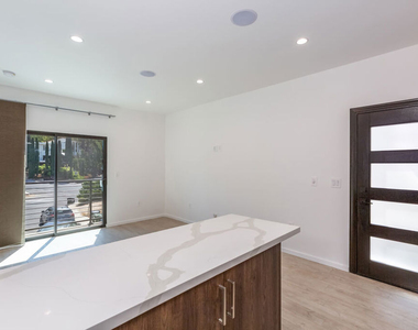 8012 Zeus Dr - Photo Thumbnail 10