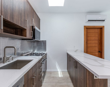8012 Zeus Dr - Photo Thumbnail 8
