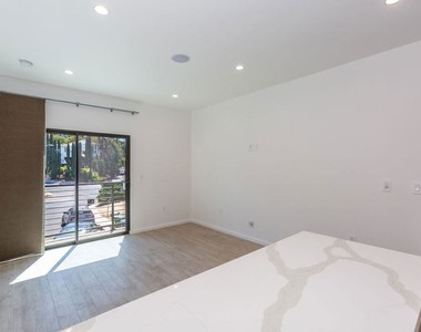 8012 Zeus Dr - Photo Thumbnail 11