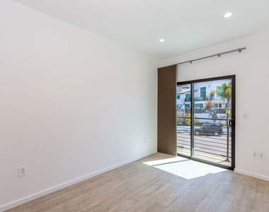 8012 Zeus Dr - Photo Thumbnail 17