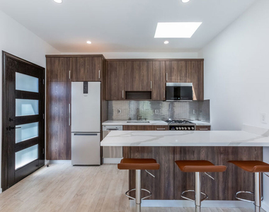 8012 Zeus Dr - Photo Thumbnail 13