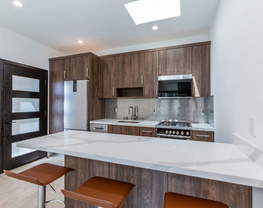 8012 Zeus Dr - Photo Thumbnail 14