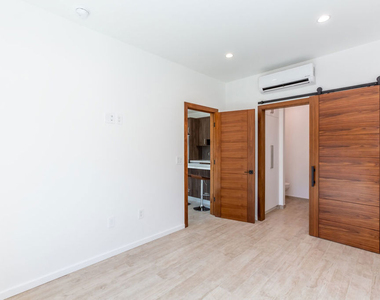 8012 Zeus Dr - Photo Thumbnail 19