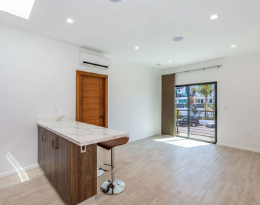 8012 Zeus Dr - Photo Thumbnail 7