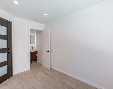 8012 Zeus Dr - Photo Thumbnail 28