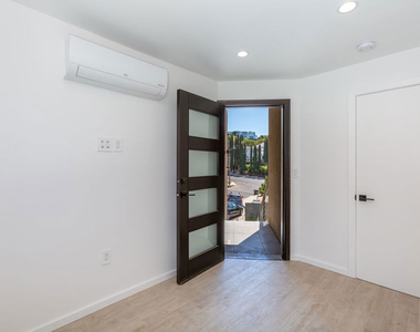 8012 Zeus Dr - Photo Thumbnail 30