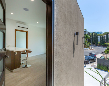 8012 Zeus Dr - Photo Thumbnail 5