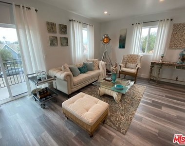 2206 Hauser Boulevard - Photo Thumbnail 5