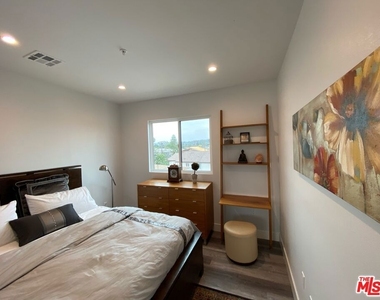 2206 Hauser Boulevard - Photo Thumbnail 31